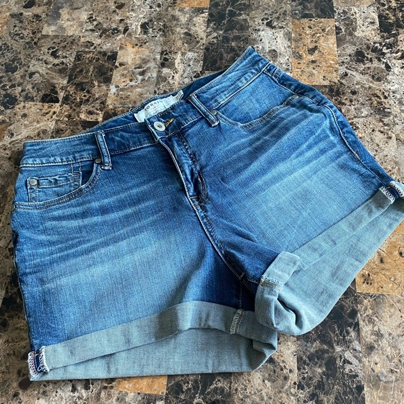 torrid Pants - NWOT Torrid Jean Shorts